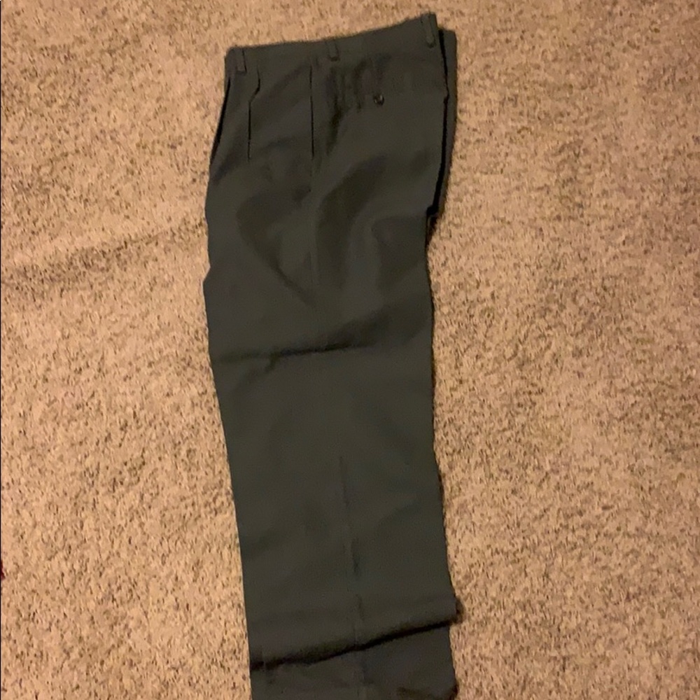 Men’s dockers khakis